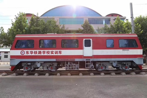 石家莊東華鐵路學校電力機車